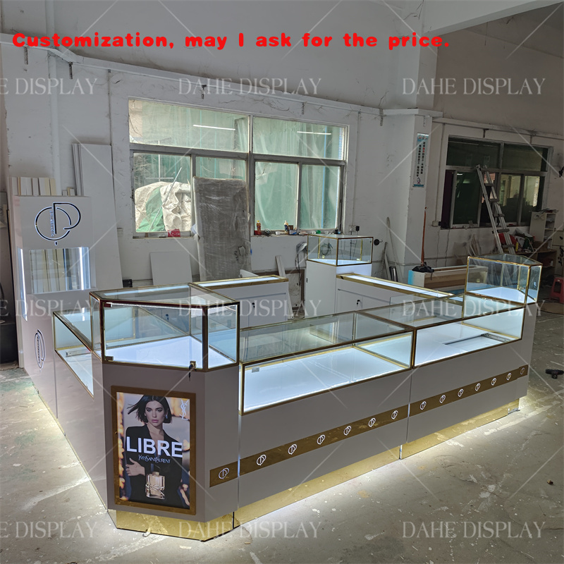 Perfume In Fragrance Shop - Wystawka perfum na zamówienie, gablota na