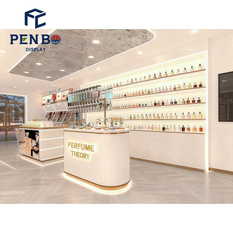 Szafka ekspozycyjna na perfumy – Perfume In Fragrance Shop recenzja i cena